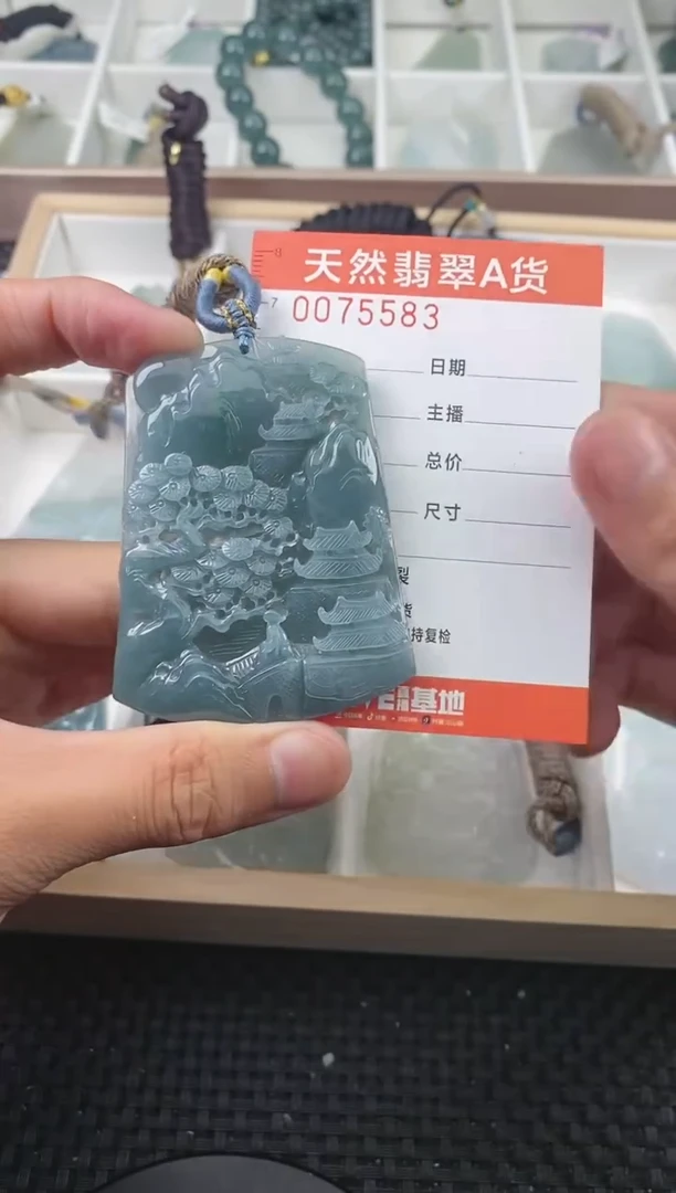 翡翠未镶嵌颈饰