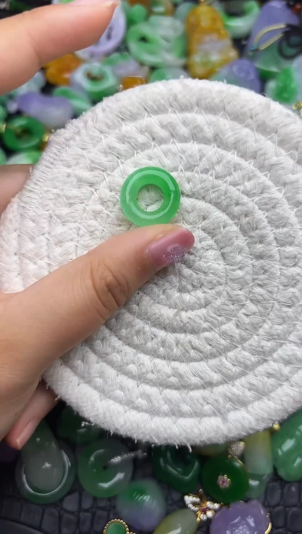 颈饰未镶嵌翡翠缅甸翡翠吊坠