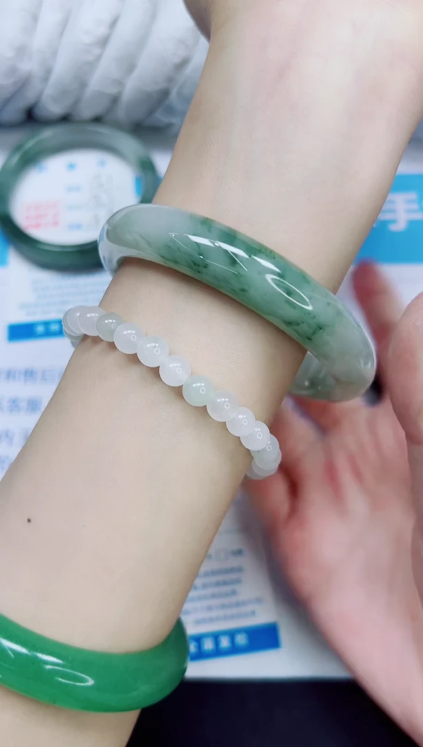 石英质玉手镯未镶嵌52/60