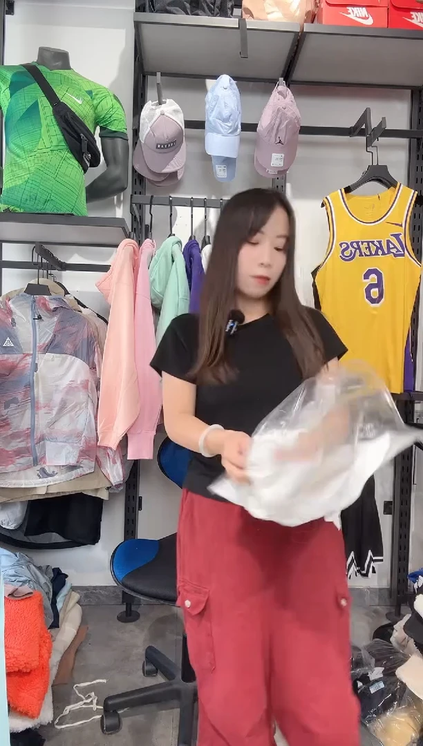 1715  编码 瑕疵款直播间过款为准 尺码