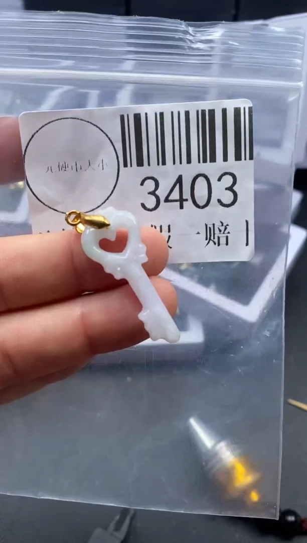 吊坠(不含链)未镶嵌翡翠3403