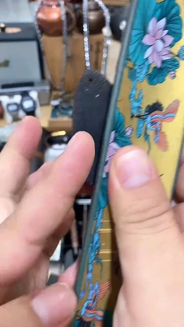 瓷片闪购商品  如图所示