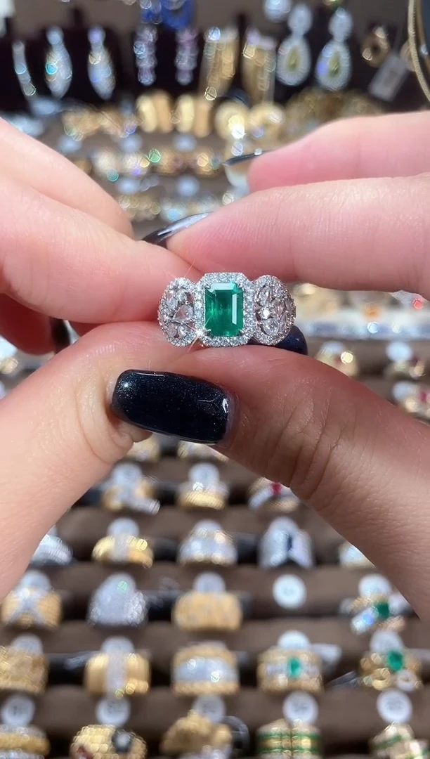 18K金镶嵌戒指祖母绿永*18K白祖母绿围钻异形钻戒指14