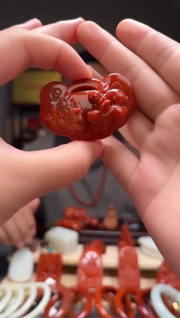 颈饰未镶嵌南红玛瑙吊坠