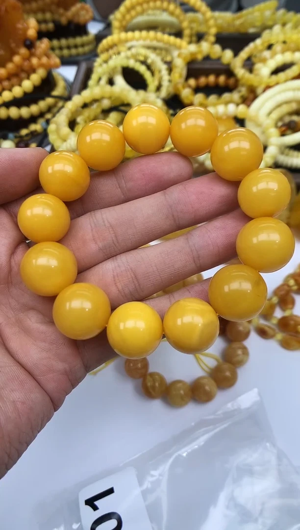 裸石琥珀未镶嵌安**贝手串