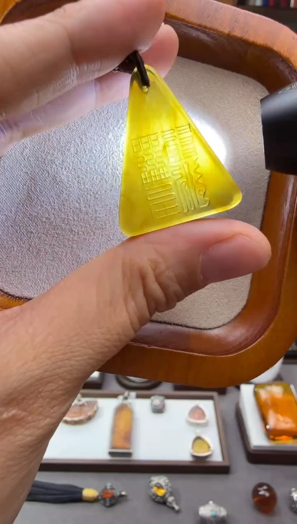 未镶嵌颈饰琥珀利见大人吊坠