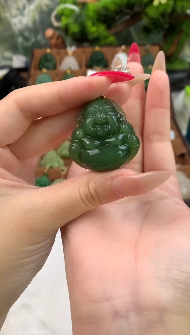 颈饰未镶嵌和田玉吊坠