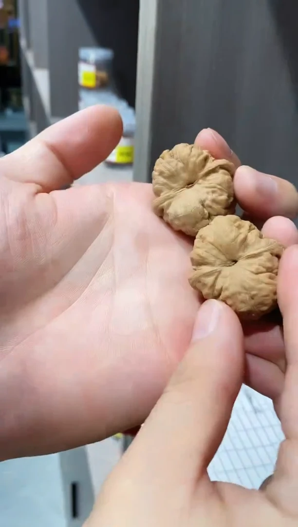 桃核把件微修金字塔36以下