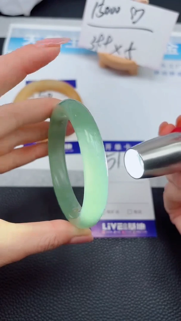 【闪购商品】石英质玉手镯未镶嵌51