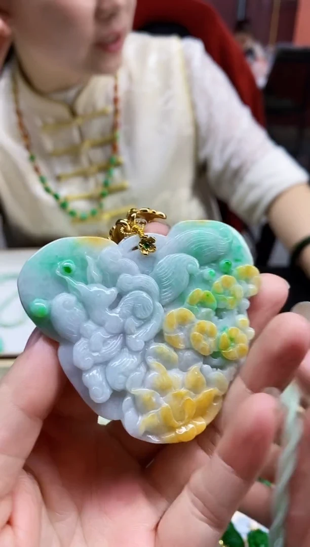 颈饰未镶嵌翡翠吊坠
