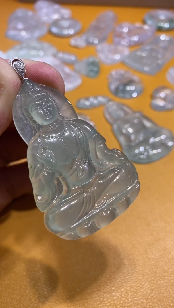 吊坠(不含链)18K金镶嵌翡翠观音2980   56.4  34.0  5.0