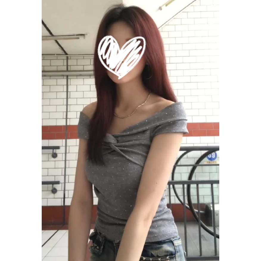 美式辣妹一字肩短袖t恤夏季修身显瘦高级设计感灰色露肩女上衣潮