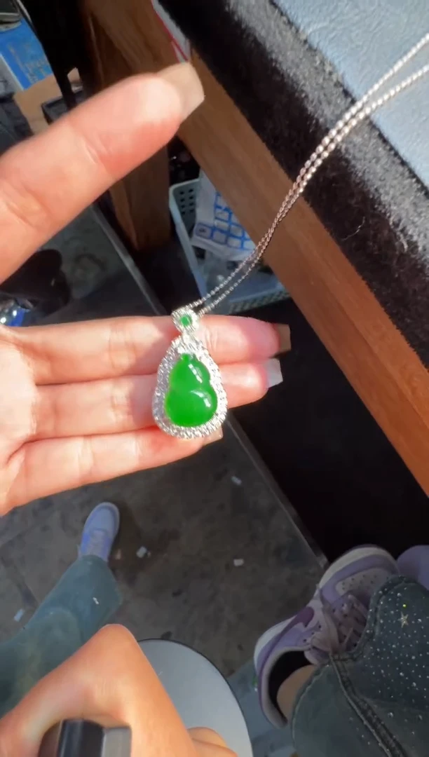 未镶嵌定制翡翠翡翠A货有轻微色差属于正常现象，葫芦1