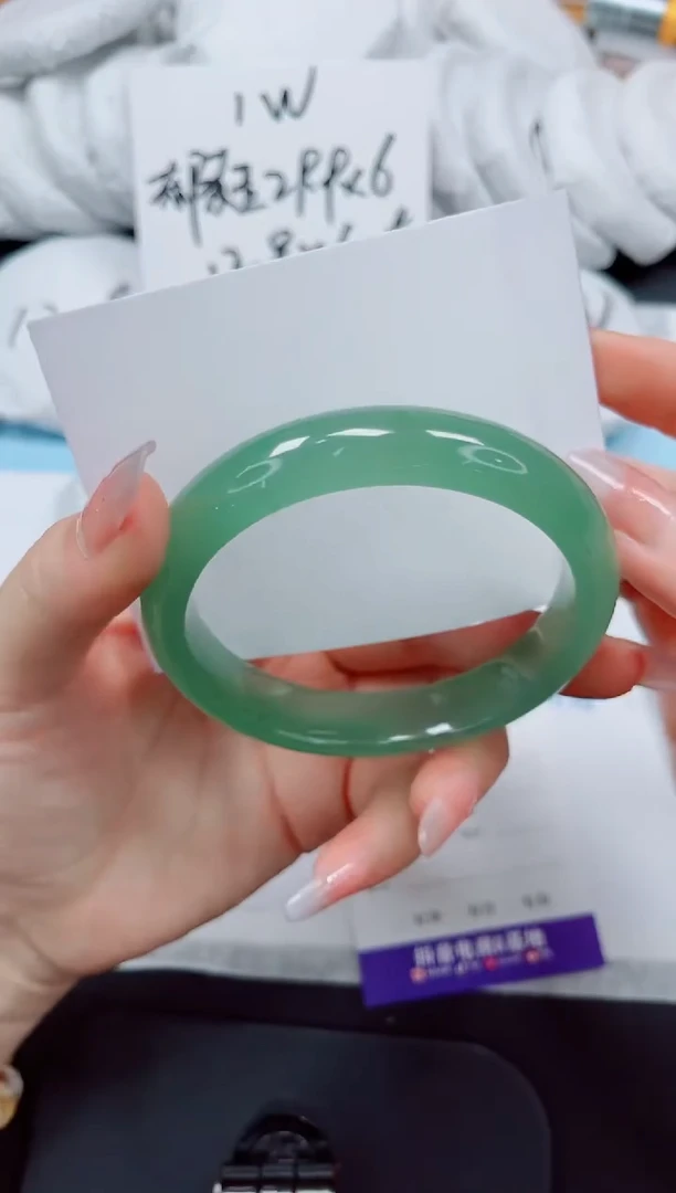 石英质玉手镯未镶嵌83/64.7