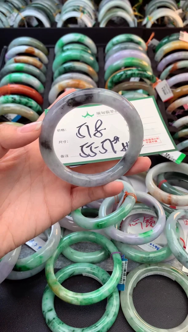 未镶嵌定制翡翠小*毛货需精细抛光+多人