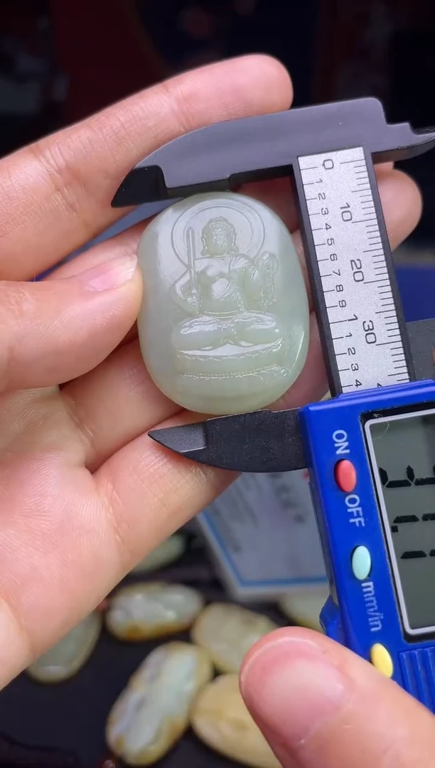 颈饰未镶嵌和田玉1