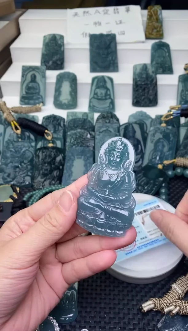 颈饰未镶嵌翡翠