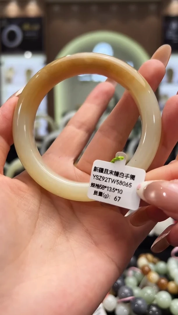 未镶嵌手镯和田玉新疆且末糖白手镯