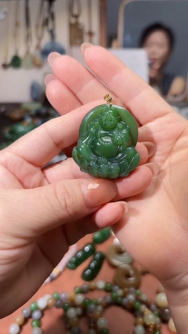 颈饰18K金镶嵌和田玉（碧玉）1
