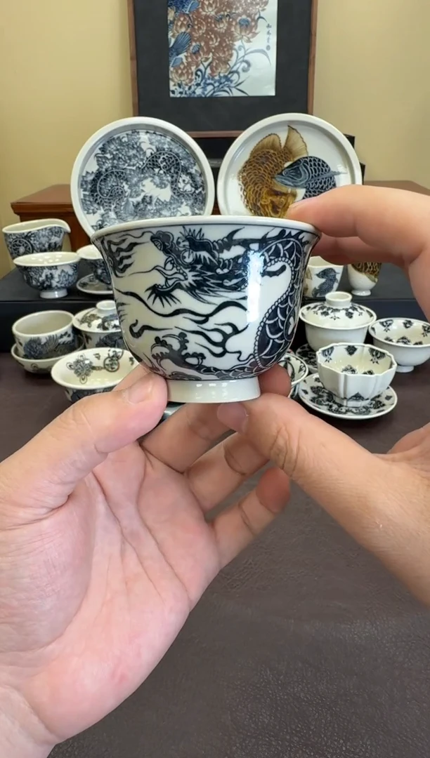 二号釉1351龙纹铃铛杯