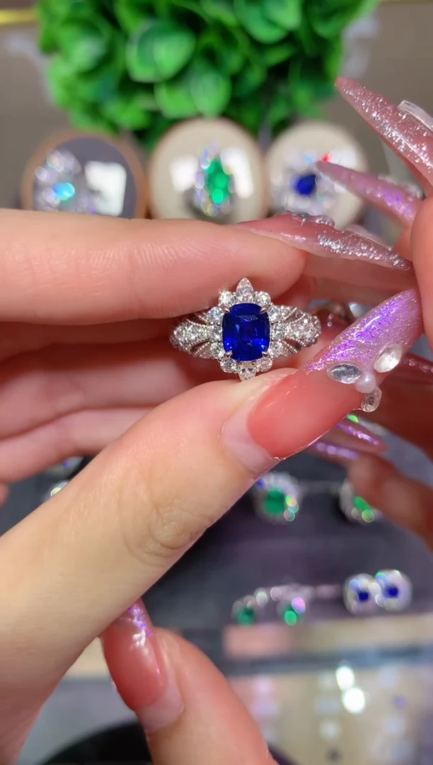 戒指蓝宝石18K金镶嵌1.8CT