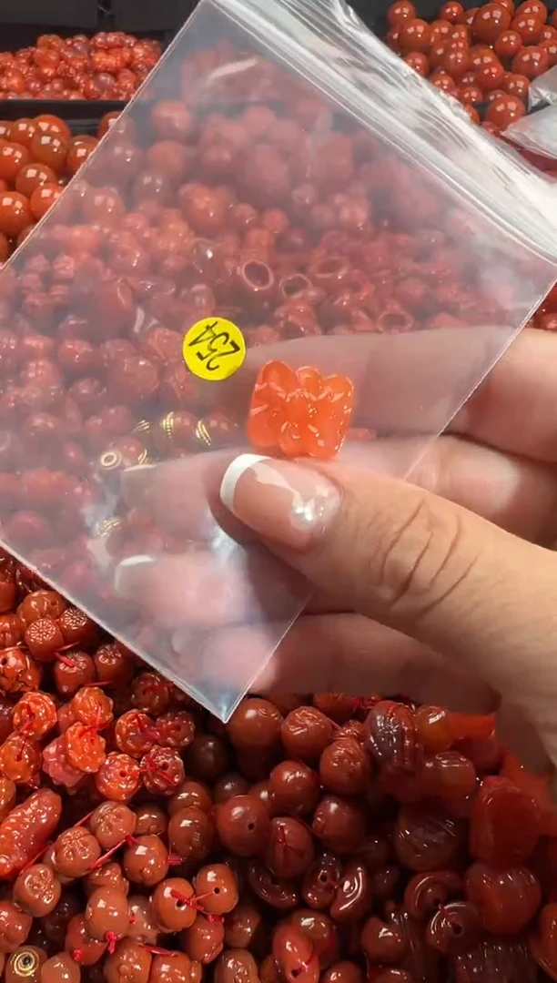 颈饰未镶嵌南红玛瑙1