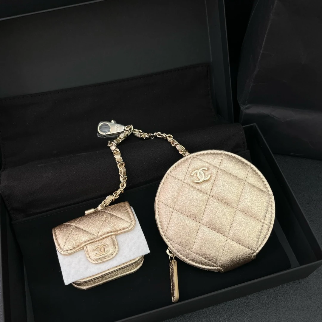 全新未使用 Chanel/香奈儿 香槟色金扣子母挂件零钱包 盒子 防尘