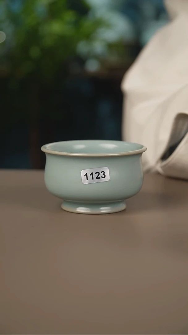 仿古卷足炉式杯一级