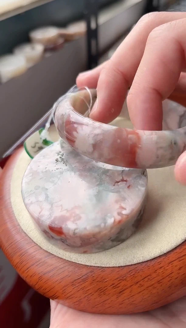 未镶嵌手镯石英质玉六*六圈口（赠品镯心）