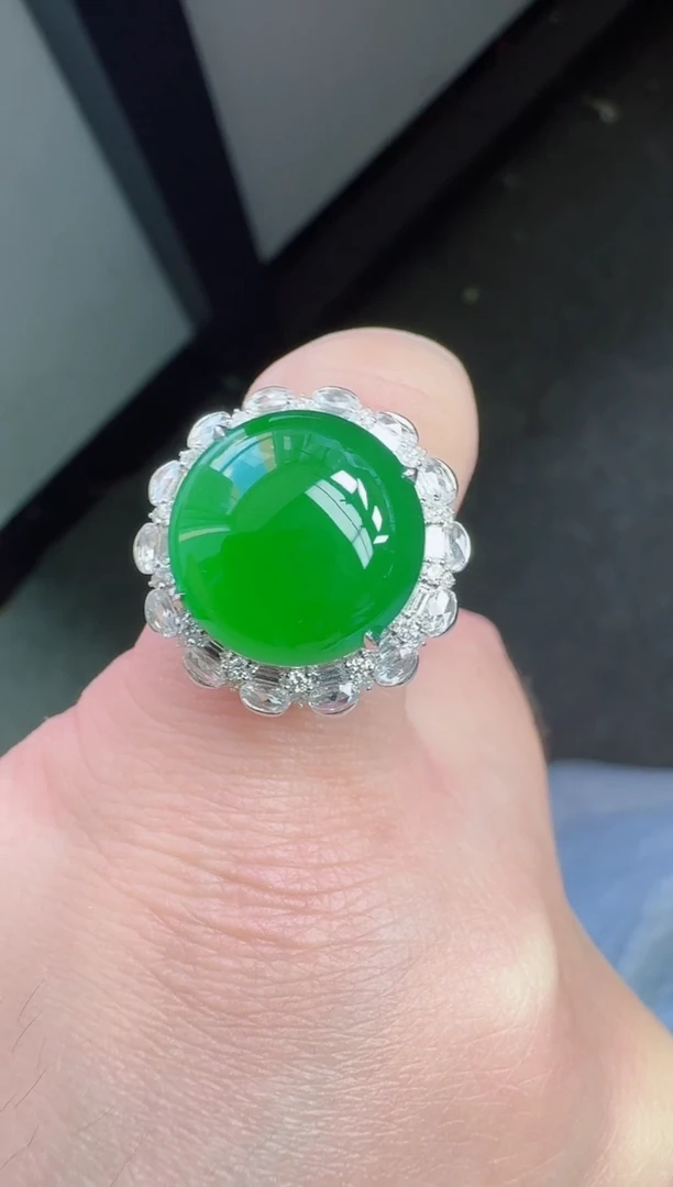 18K金镶嵌戒指翡翠轩**宝寄售回流，24小时鉴赏期