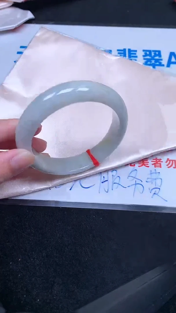 未镶嵌手镯翡翠.