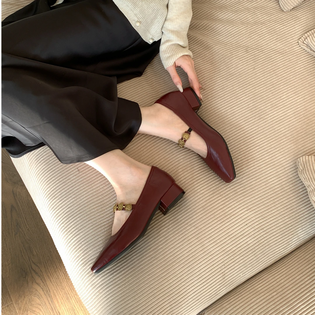 粗跟百搭玛丽珍鞋女鞋2025年春季新款红色浅口复古金属一字带单鞋