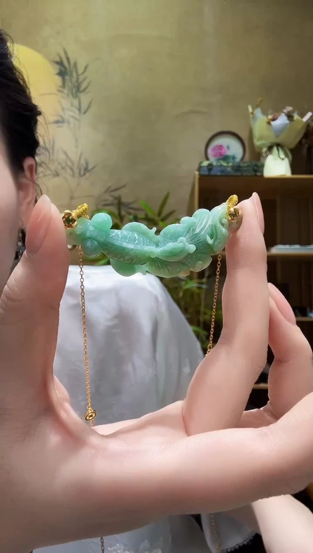 颈饰未镶嵌翡翠吊坠