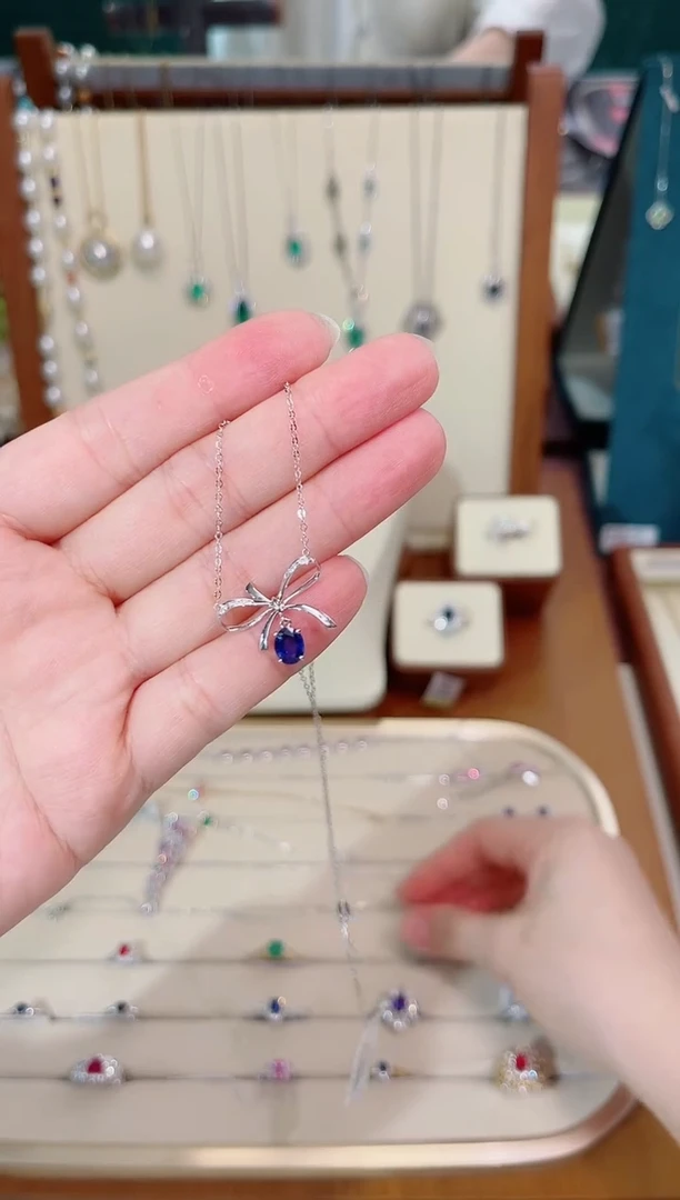 项链蓝宝石18K金镶嵌蓝宝石钻石项链