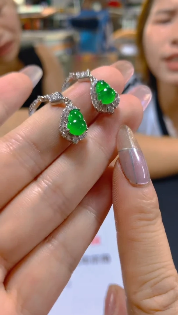 翡翠未镶嵌耳饰多样性发一