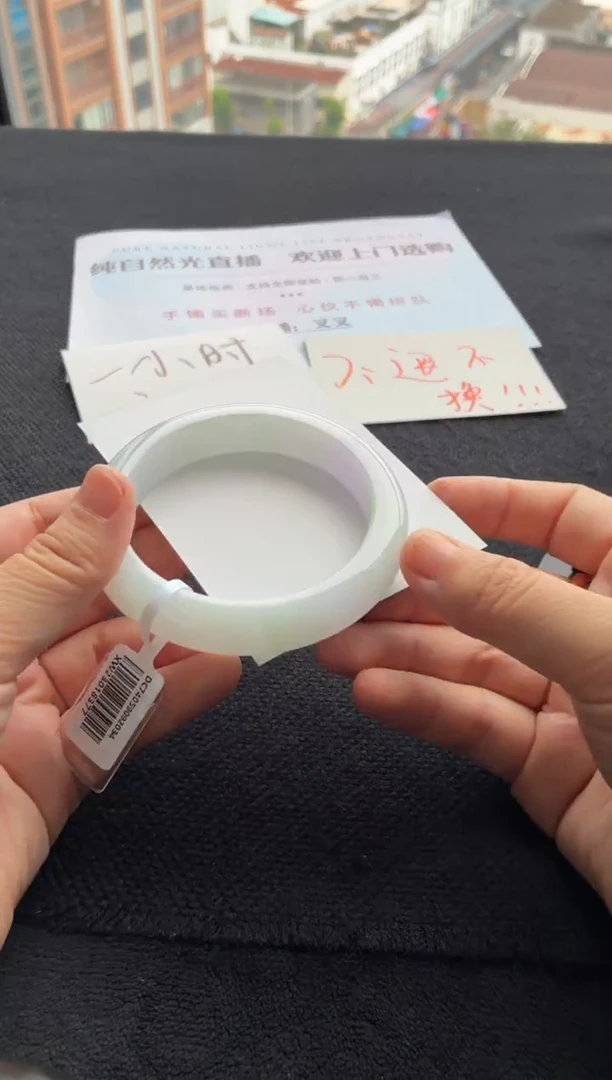 未镶嵌手镯翡翠买断价XW23018377