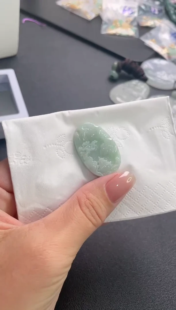 翡翠未镶嵌吊坠(赠链)山水