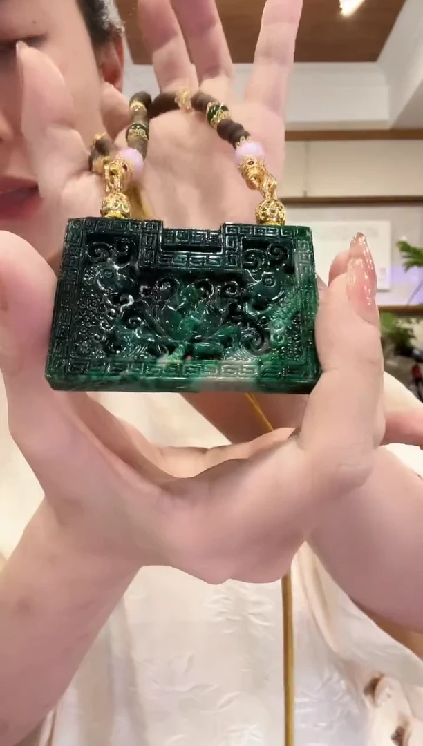 翡翠未镶嵌颈饰国风