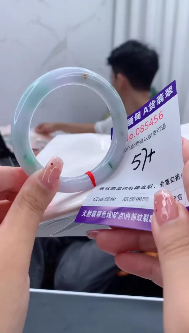 未镶嵌手镯翡翠有纹，完美者勿拍