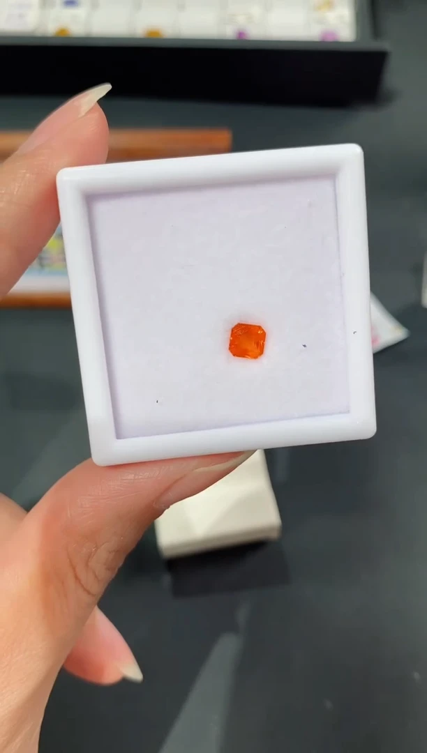 石榴石（芬达石）裸石未镶嵌0.67ct HL7722