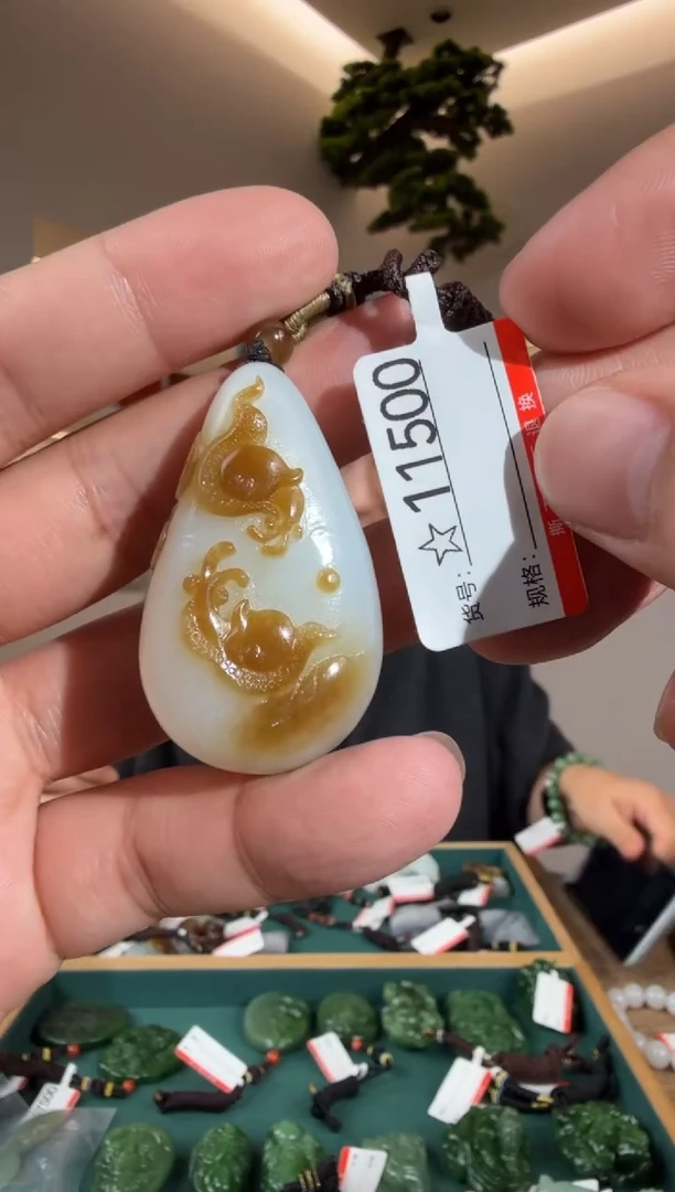 颈饰未镶嵌和田玉1