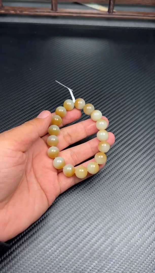 未镶嵌手串和田玉若羌微色差卡12m