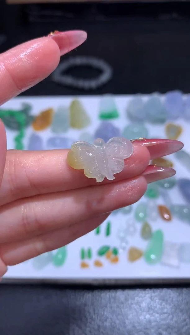 未镶嵌定制翡翠蝴蝶