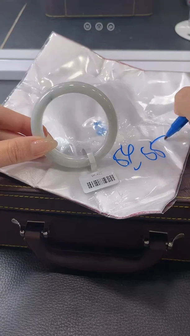 【闪购商品】翡翠手镯未镶嵌手镯