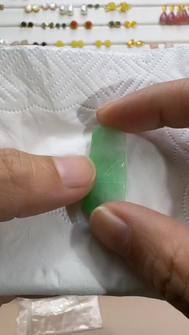 颈饰未镶嵌翡翠咖**凉 未镶嵌 翡翠