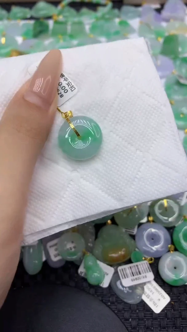 翡翠18K金镶嵌颈饰天然缅甸A货翡翠