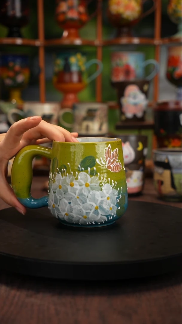 五彩手绘陶瓷杯子