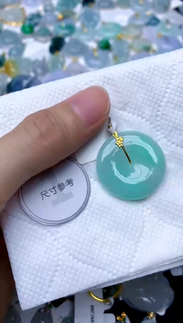 颈饰18K金镶嵌翡翠天然A货翡翠