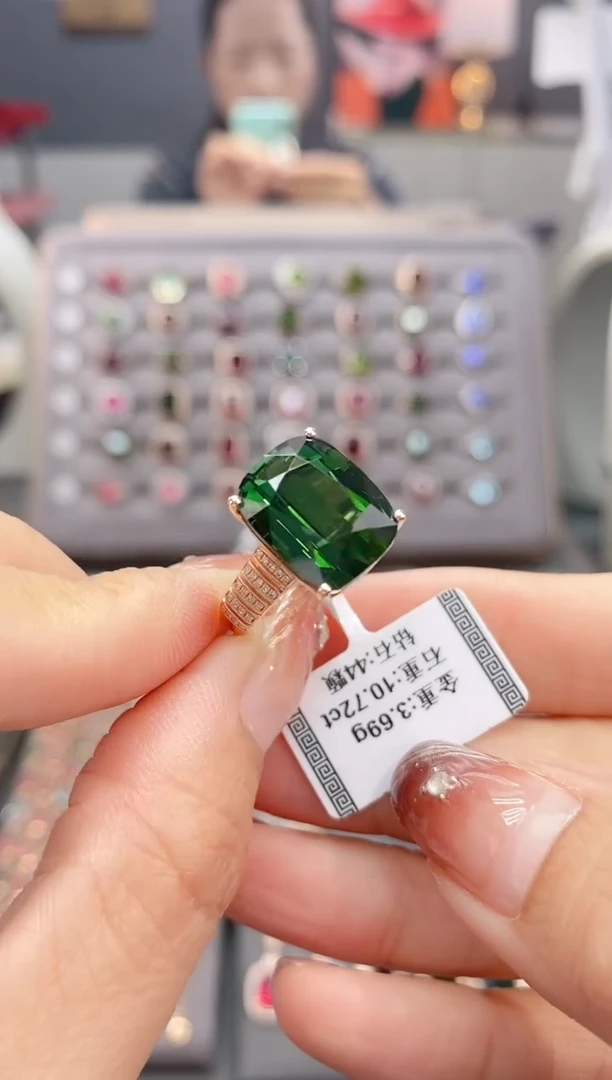 18K金镶嵌戒指碧玺10.72