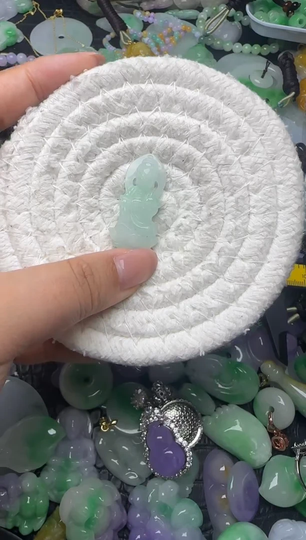 颈饰未镶嵌翡翠缅甸翡翠吊坠